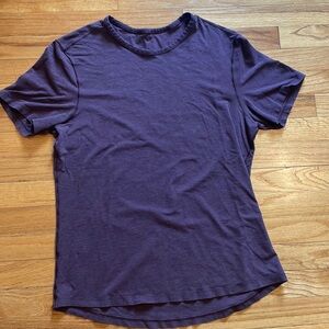 Lululemon Men’s Five Year tee, size L maroon color